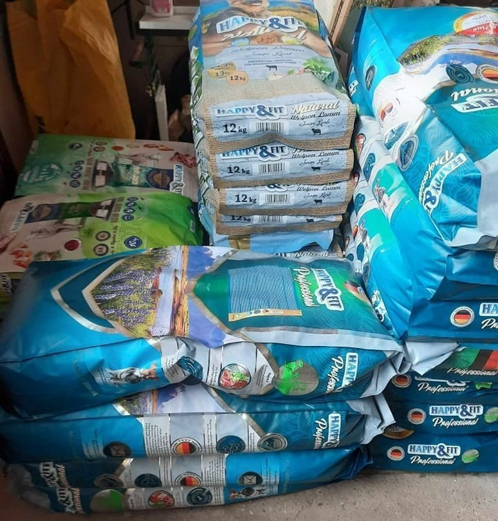 500 kg tápadomány a Mancs a Szívre Ifjúsági Centrumnak.